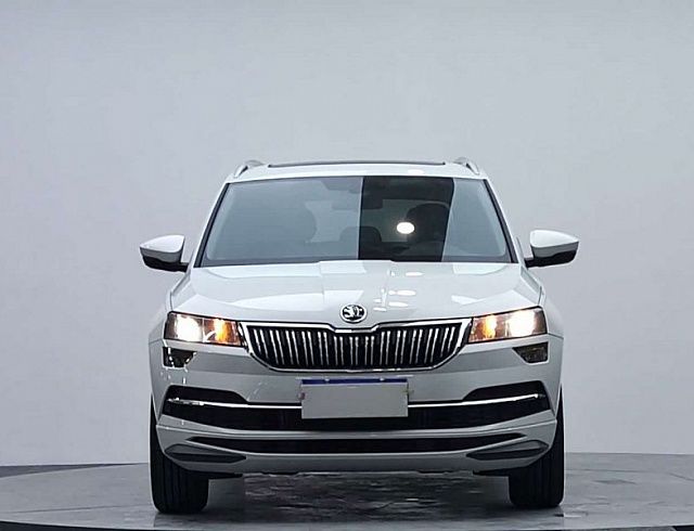 Skoda Karoq 1.4 л 2023 г. Белый, пробег 11000 км