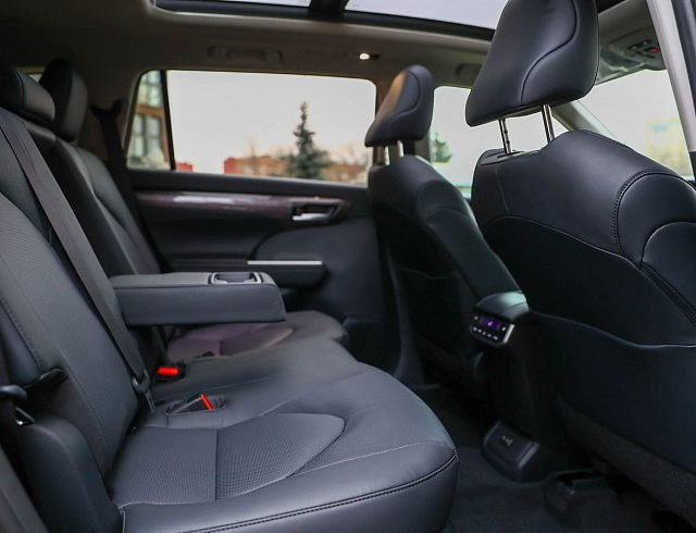 Toyota Highlander черный 2026