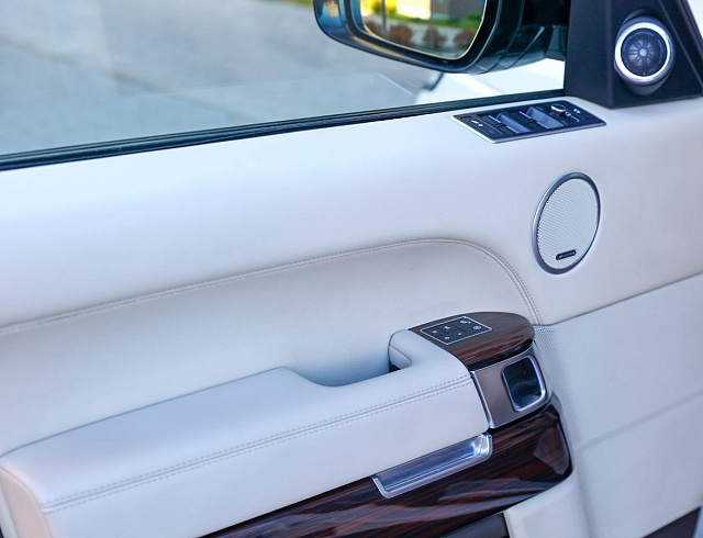 Land Rover Range Rover белый 2016