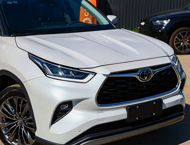 Toyota Highlander белый 2026