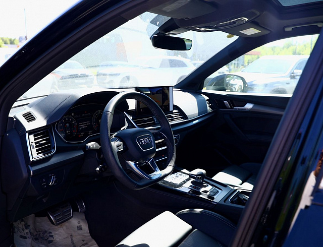 Audi Q5 черный 2025