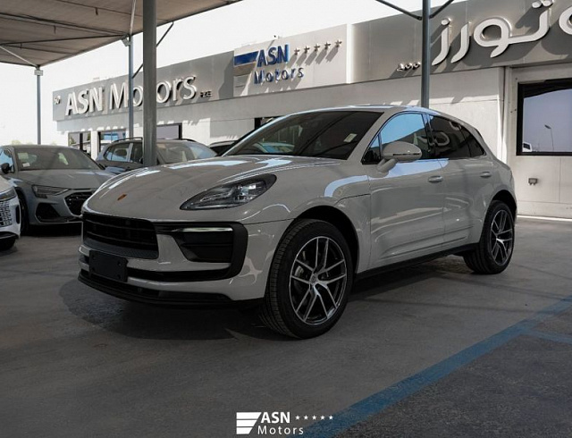 Porsche Macan 2.0 л 2025 г. Бежевый