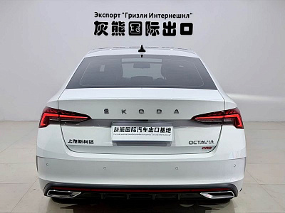 Skoda Octavia 1.4 л 2023 г. Белый, пробег 21000 км