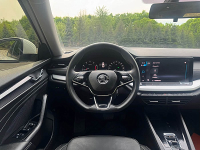 Skoda Octavia 1.4 л 2023 г. Белый, пробег 13899 км