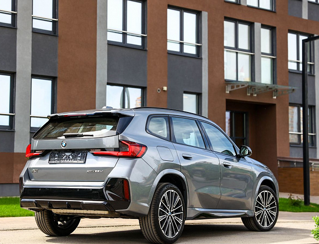 BMW X1 серый 2025