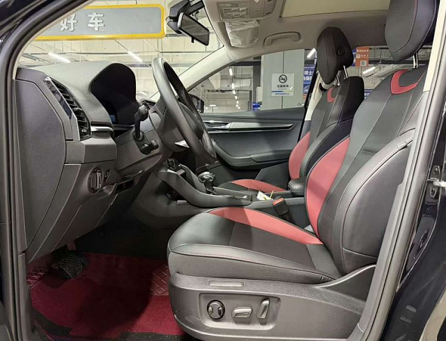 Skoda Karoq 1.4 л 2022 г. Чёрный, пробег 19000 км