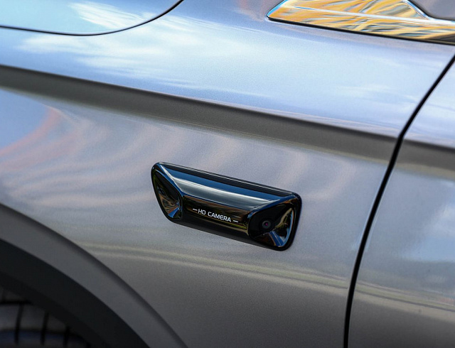 Geely Monjaro серый 2026