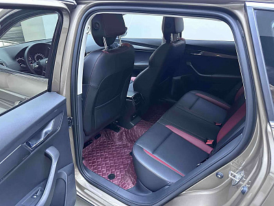 Skoda Karoq 1.4 л 2022 г. Серебристо-серый, пробег 27000 км