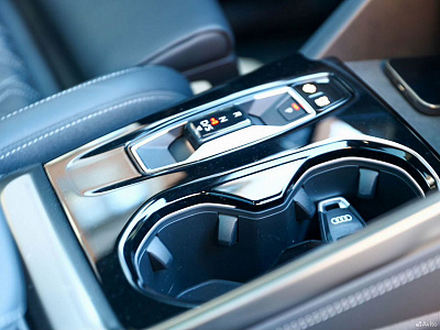 Audi Q5 черный 2025