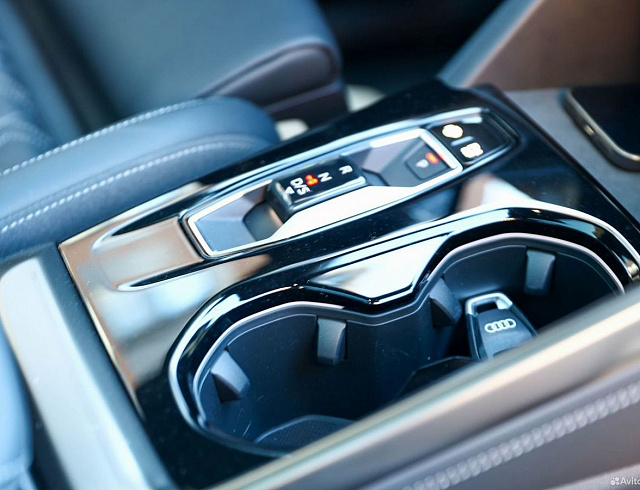 Audi Q5 черный 2025