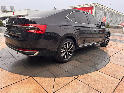 Skoda Superb 1.4 л 2023 г. Чёрный, пробег 19500 км