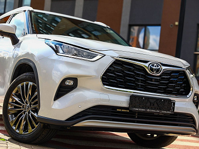 Toyota Highlander белый 2026