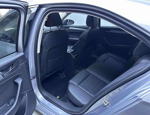 Skoda Superb 1.4 л 2022 г. Серебристо-серый, пробег 39000 км