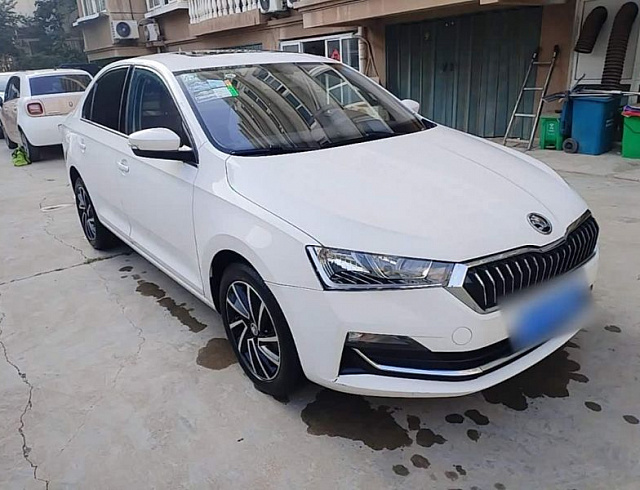 Skoda Rapid 1.5 л 2022 г. Белый, пробег 44400 км