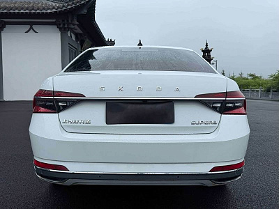Skoda Superb 1.4 л 2023 г. Белый, пробег 41000 км