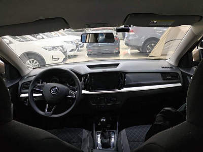 Skoda Kamiq 1.5 л 2021 г. шампань/коричневый, пробег 32400 км