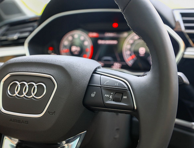 Audi Q3 серый 2026