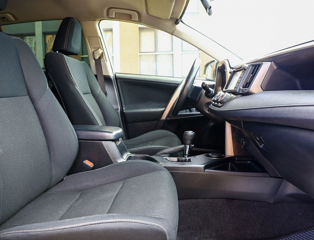 Toyota RAV4 белый 2014