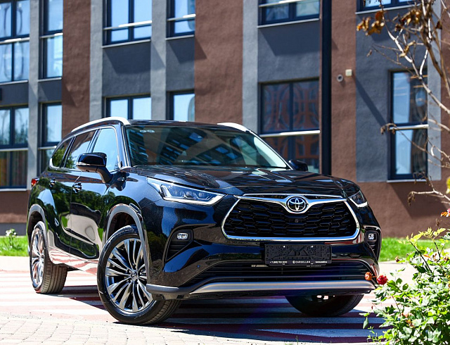 Toyota Highlander черный 2026
