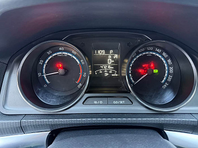 Skoda Kamiq 1.5 л 2023 г. Белый, пробег 47000 км