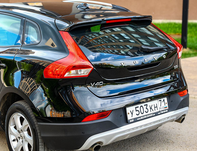 Volvo V40 Cross Country черный 2019