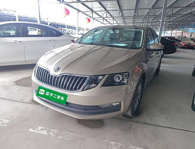 Skoda Octavia 1.5 л 2021 г. шампань/коричневый, пробег 27400 км