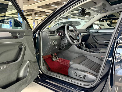 Skoda Superb 1.4 л 2023 г. Чёрный, пробег 22000 км