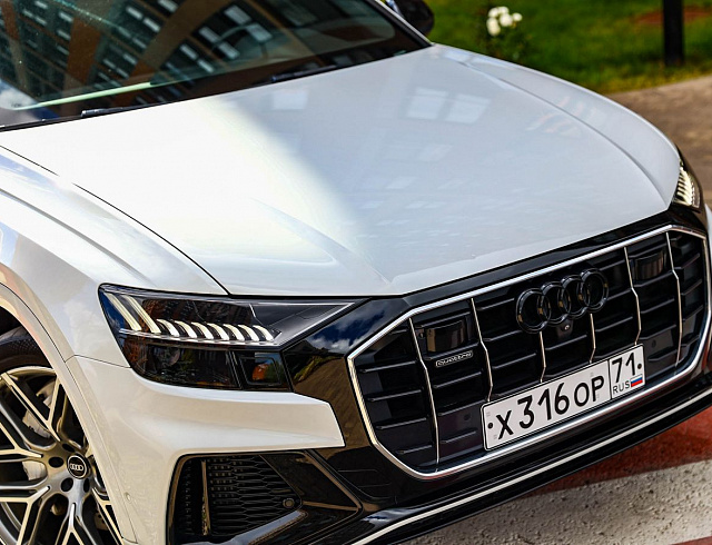 Audi Q8 белый 2018