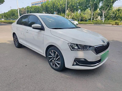 Skoda Rapid 1.5 л 2021 г. Белый, пробег 30299 км