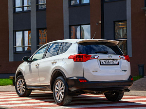 Toyota RAV4 белый 2014