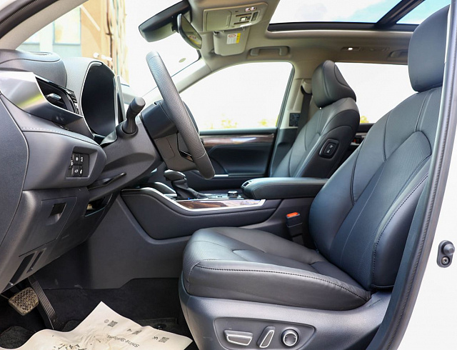 Toyota Highlander белый 2026