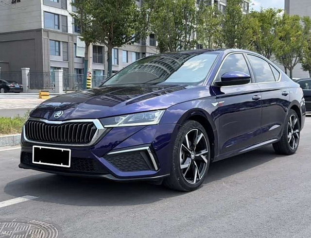 Skoda Octavia 1.4 л 2022 г. Голубой, пробег 19000 км