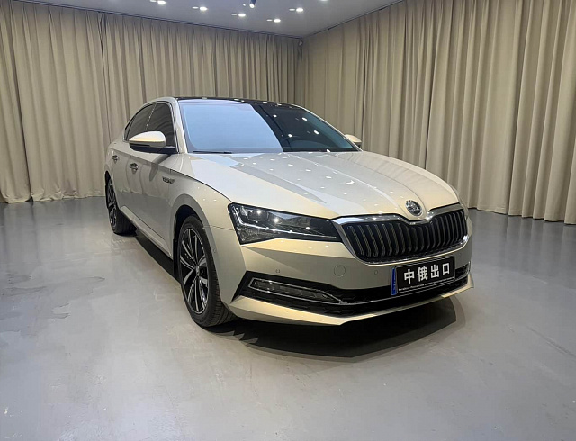 Skoda Superb 1.4 л 2023 г. шампань/коричневый, пробег 47000 км