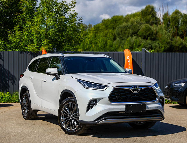 Toyota Highlander белый 2026