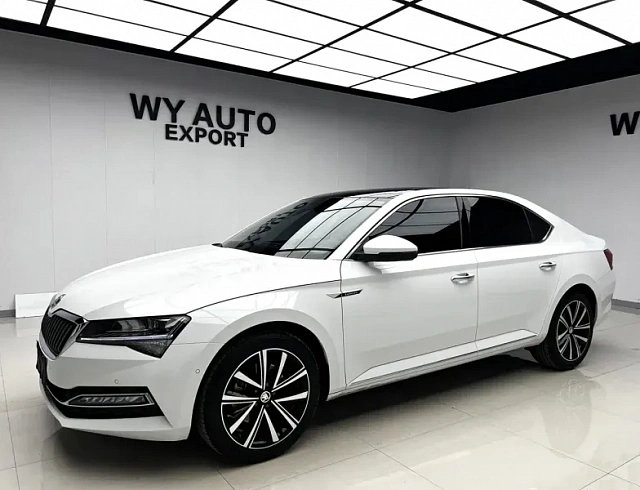Skoda Superb 1.4 л 2024 г. Белый, пробег 14000 км