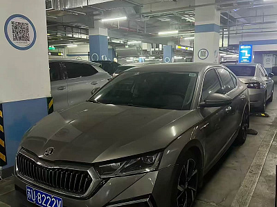 Skoda Octavia 1.4 л 2022 г. шампань/коричневый, пробег 25000 км