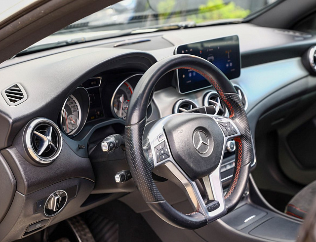 Mercedes-Benz CLA белый 2013