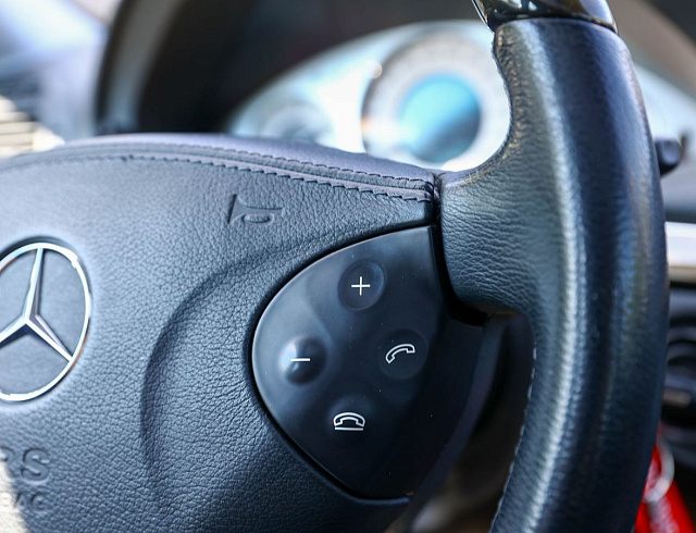 Mercedes-Benz E-Класс белый 2005