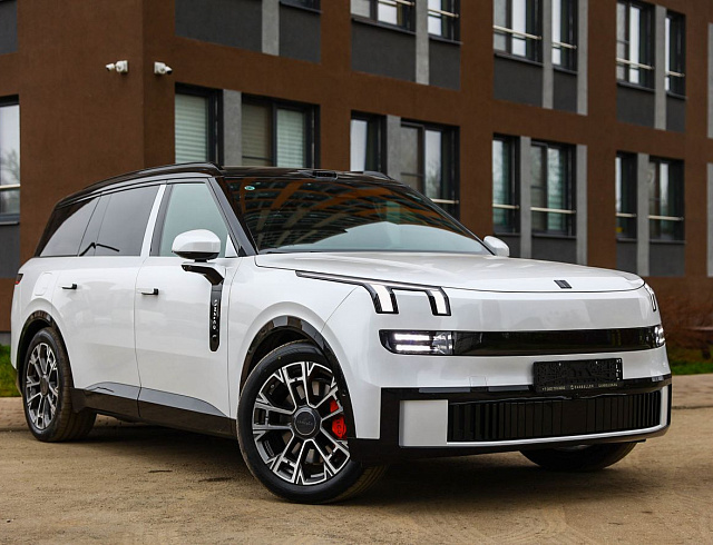 Lynk & Co 900 белый 2025