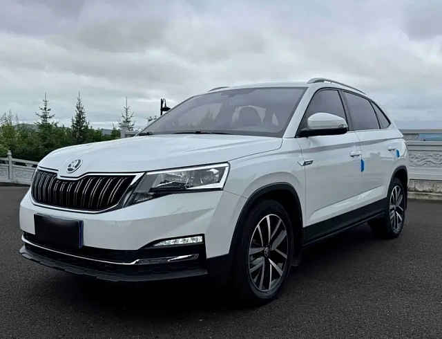 Skoda Kamiq 1.5 л 2023 г. Белый, пробег 32000 км