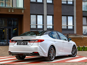 Toyota Camry белый 2026