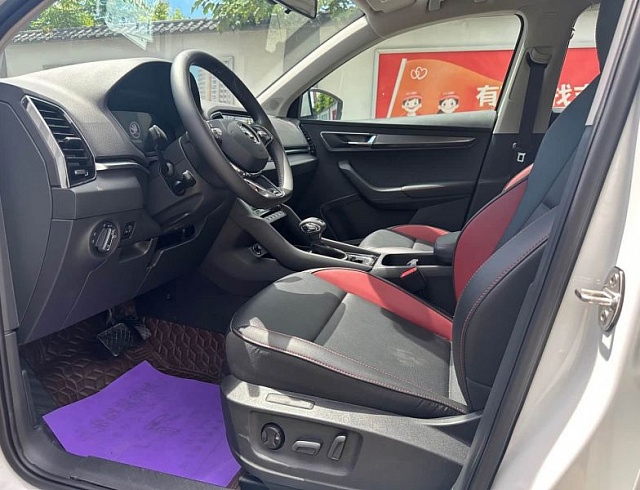 Skoda Karoq 1.4 л 2023 г. Белый, пробег 5000 км
