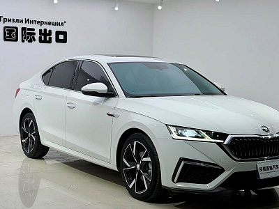Skoda Octavia 1.4 л 2023 г. Белый, пробег 42000 км