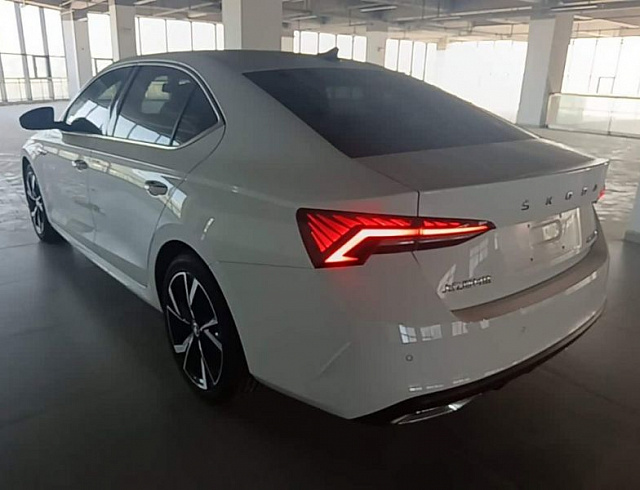 Skoda Octavia 1.4 л 2024 г. Белый, пробег 9800 км