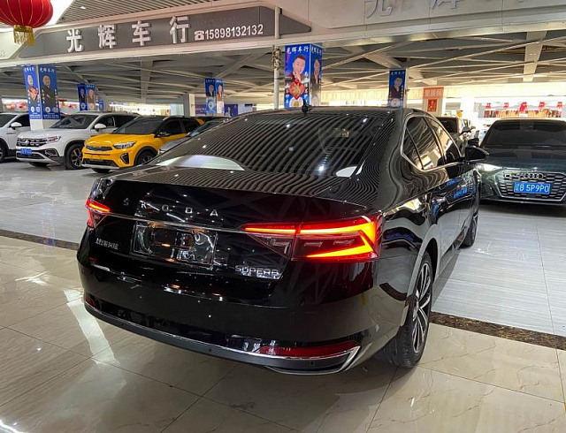 Skoda Superb 1.4 л 2023 г. Чёрный, пробег 27000 км
