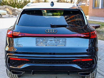 Audi Q5 черный 2025