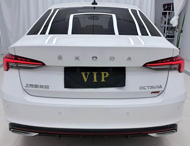 Skoda Octavia 1.4 л 2022 г. Белый, пробег 42000 км