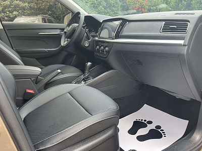 Skoda Kamiq 1.5 л 2023 г. шампань/коричневый, пробег 8300 км