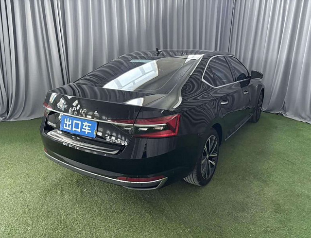 Skoda Superb 1.4 л 2023 г. Чёрный, пробег 18000 км