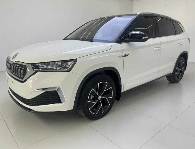 Skoda Kamiq 1.5 л 2022 г. Белый, пробег 29000 км